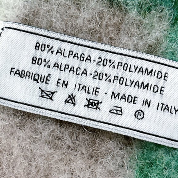 90% NEW AMI SCARF - Picture 4 of 9
